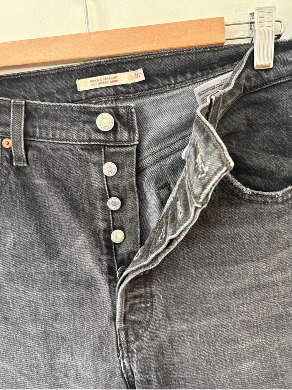 Levi's Ribcage Straight Button Fly Jeans Size 32 High Rise Gray Wash
Denim Chic - Picture 5 of 14